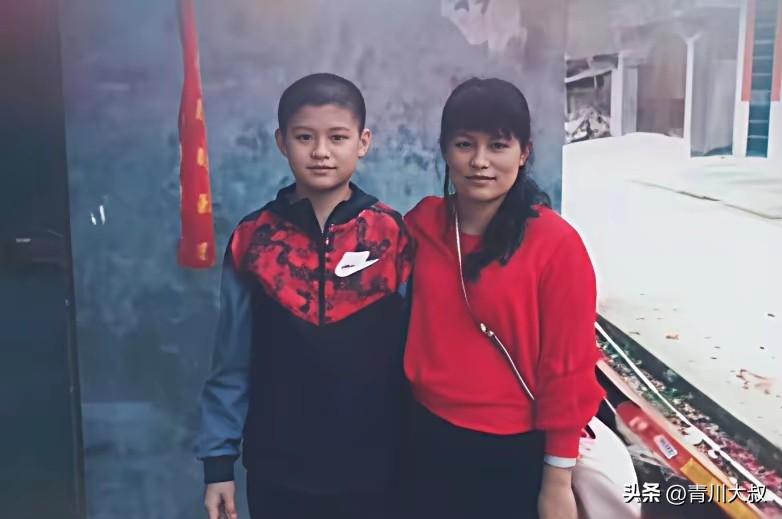 林诗栋父母才是人间清醒！
即使石头曾经是世界第一，
一年奖金就有几百万，
他爸妈