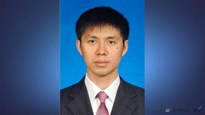 博士书记接管老城区，供热难题压上肩头，这个冬天能暖吗？

黄晓伟是2025年9月
