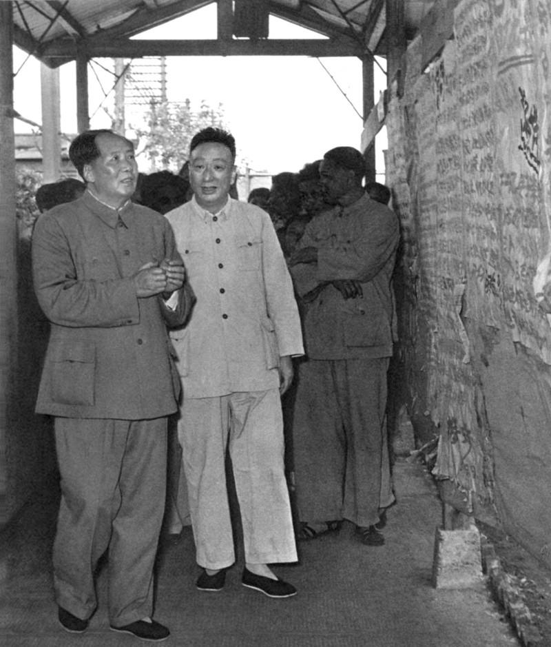 毛主席的胆略有多令人佩服？1957年12月，毛主席乘飞机去上海，飞机飞到南京时，