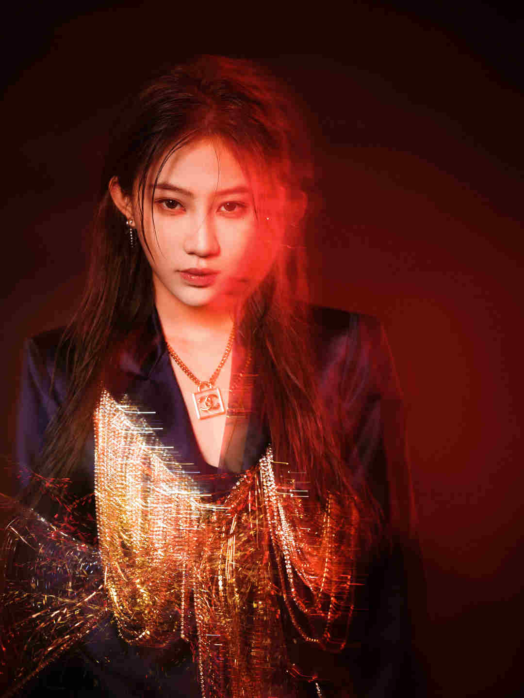 袁一琦把流光穿身上了 被袁一琦的流光红毯造型戳中！礼服的光感细腻又自然，走起来像