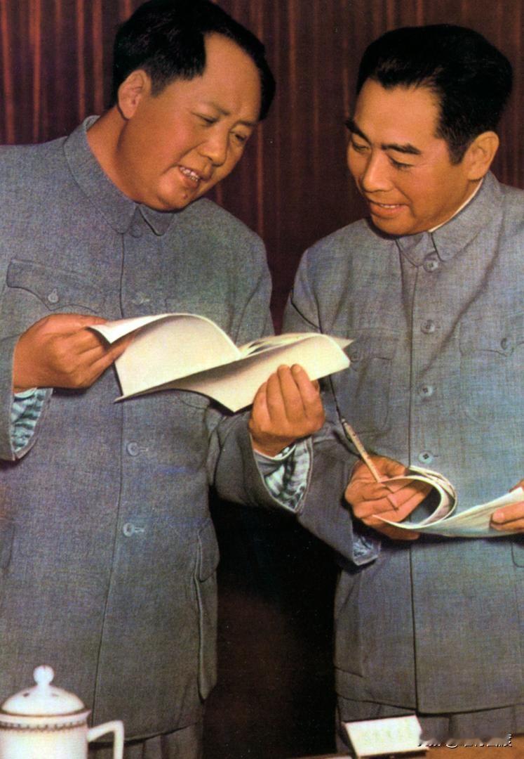 毛泽东是认识世界与改造世界的历史巨人，即使敌人都对他不得不敬畏。
美国前总统尼克