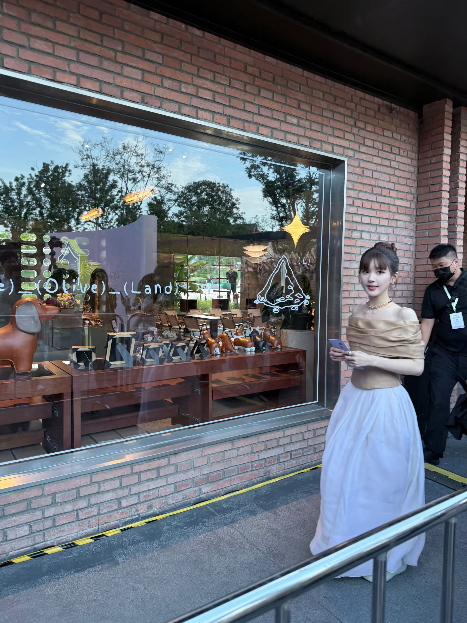 快来看这个露思，美成啥了都赵露思线下活动路透