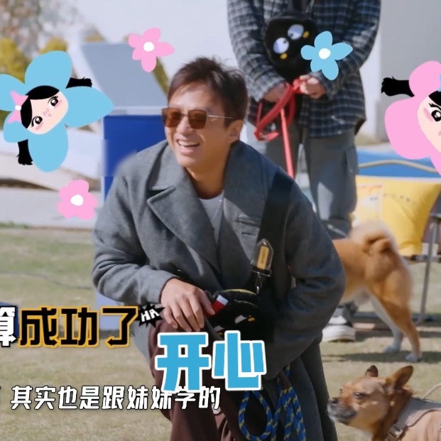 问：如何让一个中年男人主动学英语和训狗？答：给他一个儿子和一个女儿。邓超用实际行