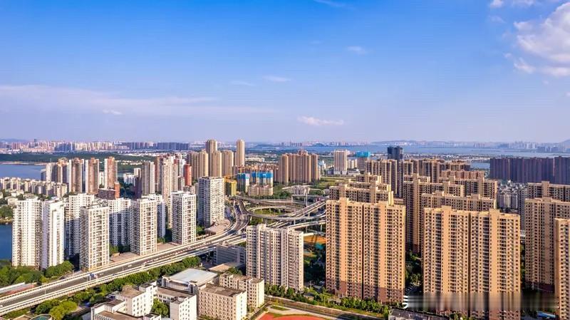 武汉楼市2026年小阳春没悬念了。
武汉楼市2025年都出现了小阳春，2026年