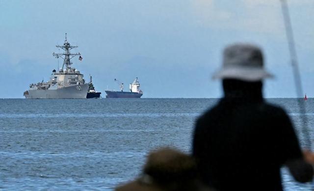 美国海岸警卫队12月24日确认，承认自己专业人手不足，暂无法扣押拒绝登检的“贝拉