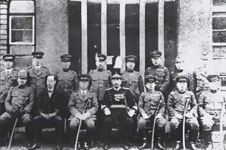 新加坡这记耳光，扇得日本脸都歪了。

拿了日本几十年援助的新加坡，居然自己动手，