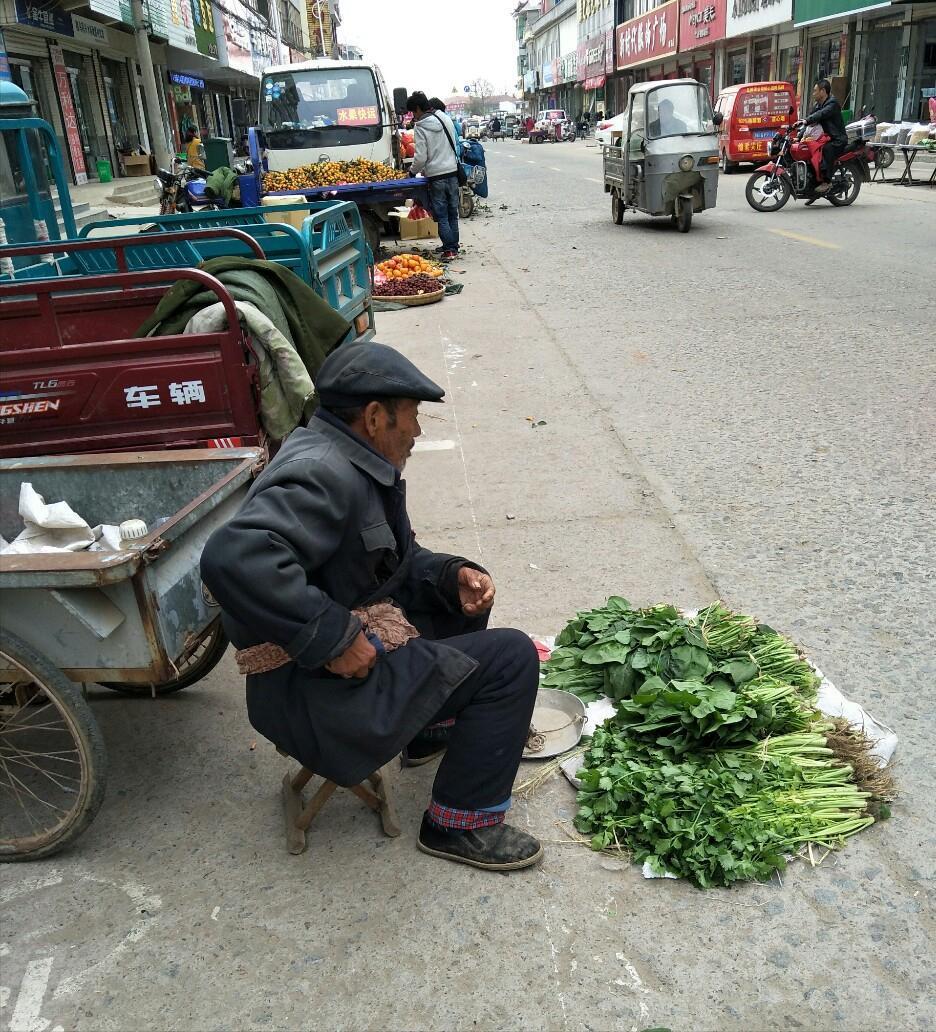 我业余做自媒体，除了头条还有两个平台，过去流量好的时候，三个平台一天收入三四百也