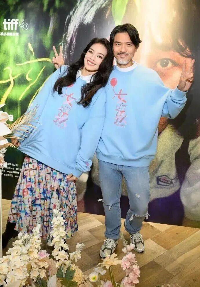 49岁的舒淇在采访里自曝一直想要孩子，可和冯德伦结婚9年都没能如愿。其实早年她一