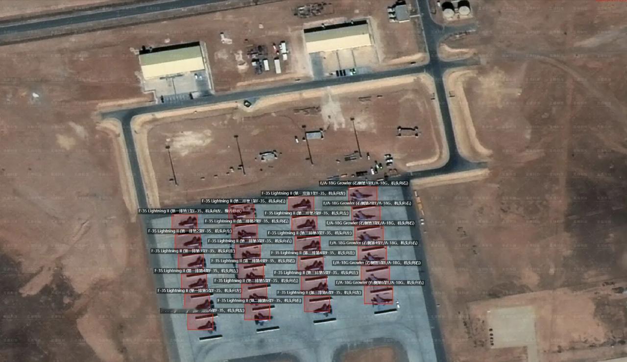 部署在约旦穆瓦法克·萨尔蒂空军基地的美国空军F-35A隐身战斗机就这么密集、露天