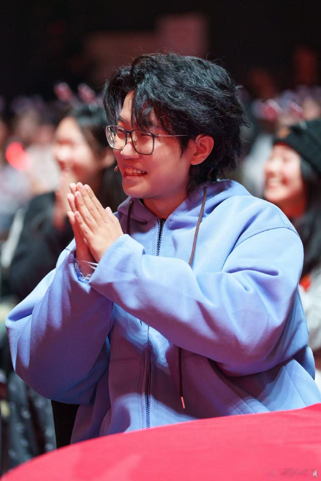 漫才兄弟 好笑刘旸在岳父岳母面前看这段也太好笑了，反差感拉满，漫才兄弟这波直接封