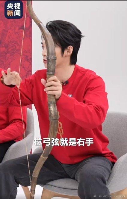 于适0帧起手射箭  《封神第二部》里的骑射场面，因为有了于适的专业演绎，更加精彩