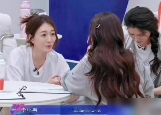 浪姐7这水有多深？李小冉跑调跑到天边，个人喜爱度竟以926分断层第一，直接登顶。