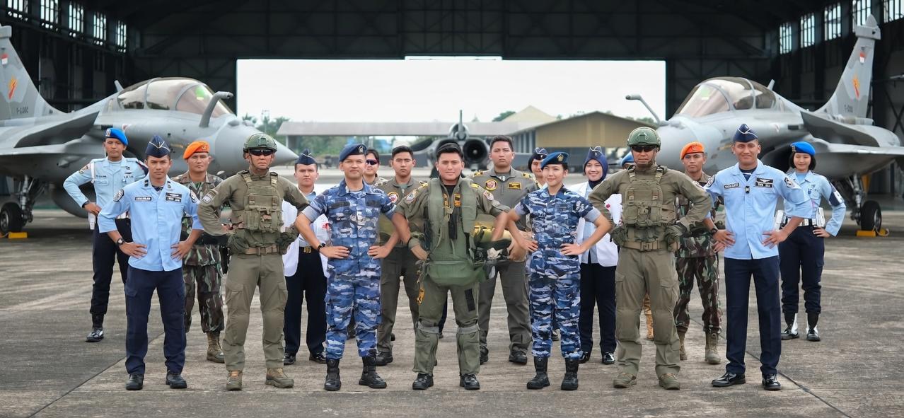 交付印尼空军第6联队第12中队的阵风B战斗机，该中队原来装备的是鹰式教练机。该中