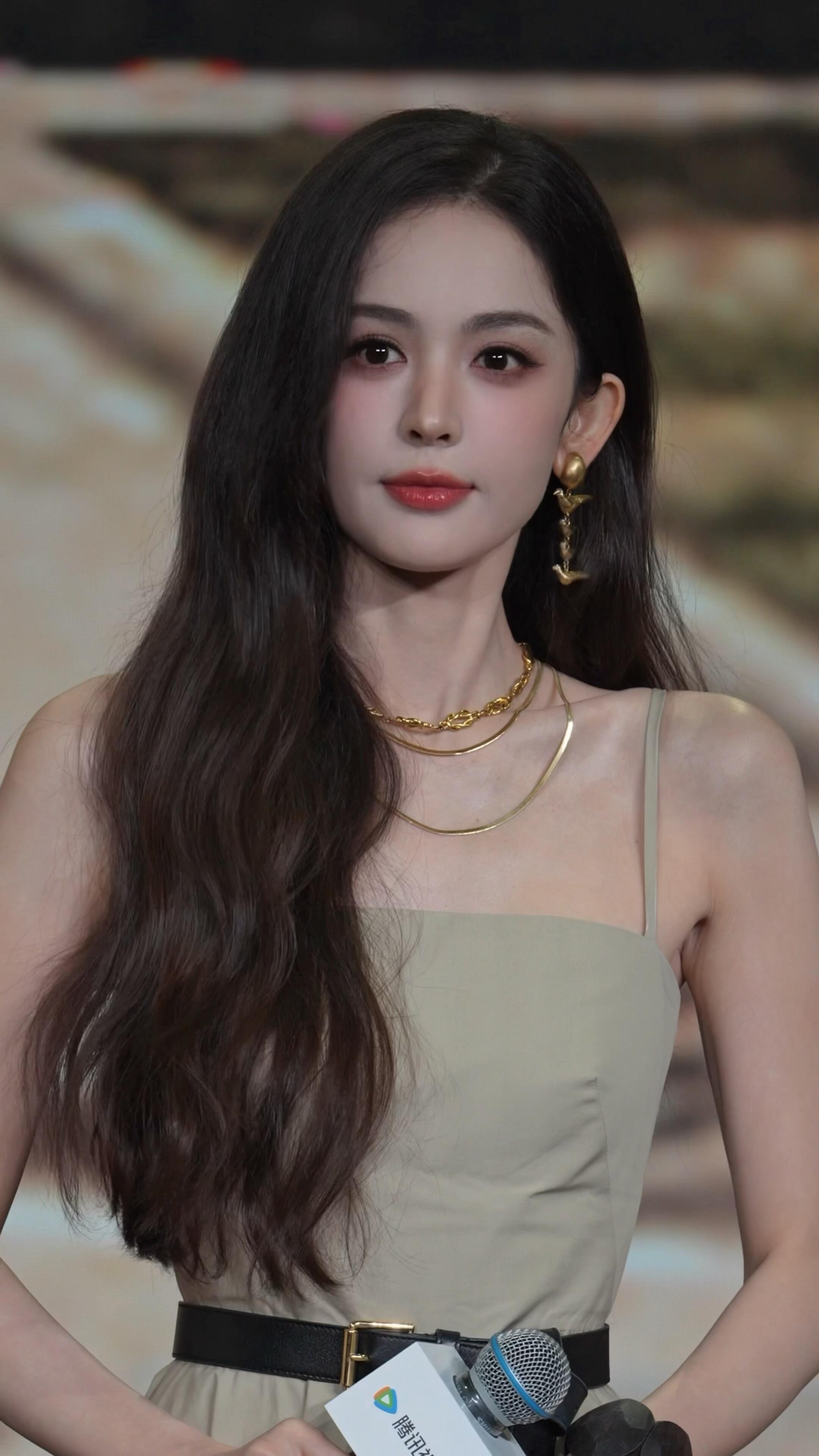 娜扎 
