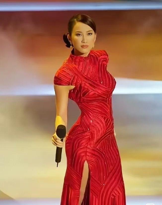 在第73届奥斯卡金像奖颁奖典礼上，李玟创造了历史，成为第一位（也是迄今为止唯一一