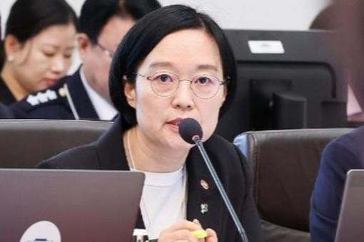 李在明直接敲定人选！韩国时隔二十年再出女总理韩圣淑，打破男性垄断格局太惊喜！她真