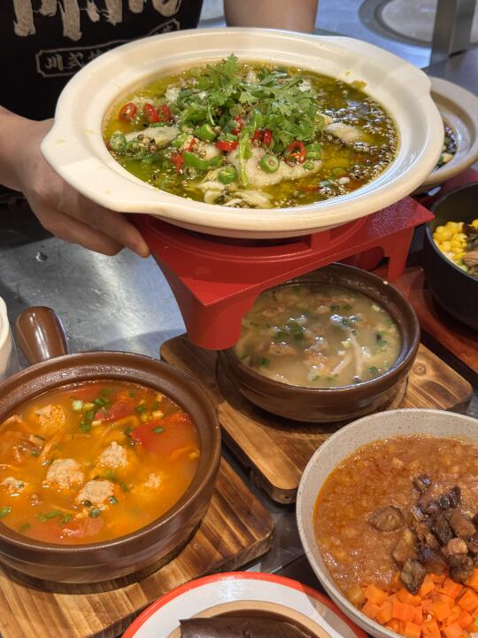 藤椒酸菜鱼端上来香麻了！