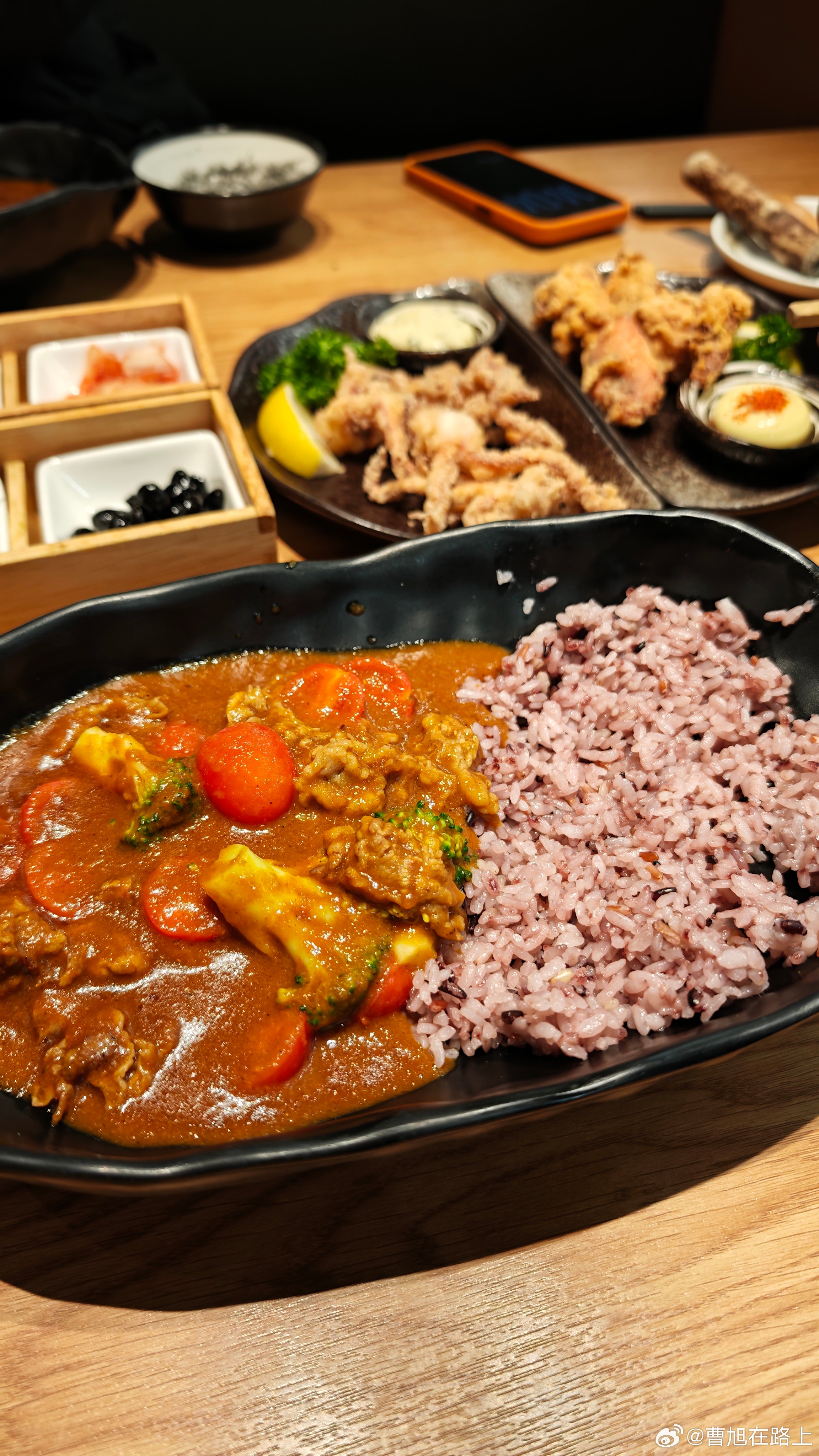 简简单单 吃个午饭终于活过来了 今天故宫用来中雪 是真的美但是我穿少了兄弟们 冻