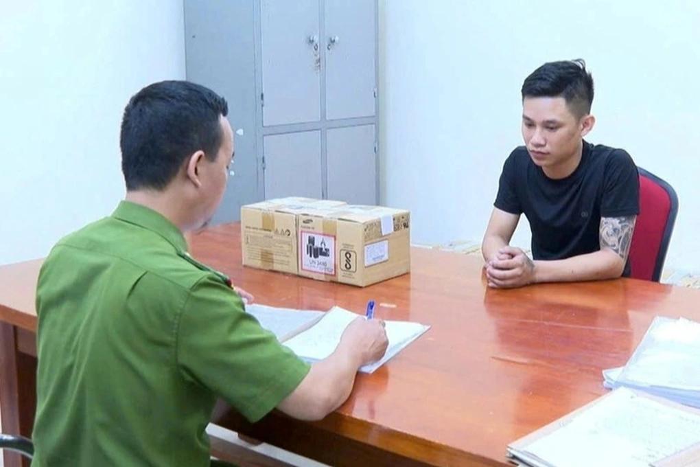 4名工人利用他们对公司管理流程的了解，多次盗窃近 158,000 个充电电池，造