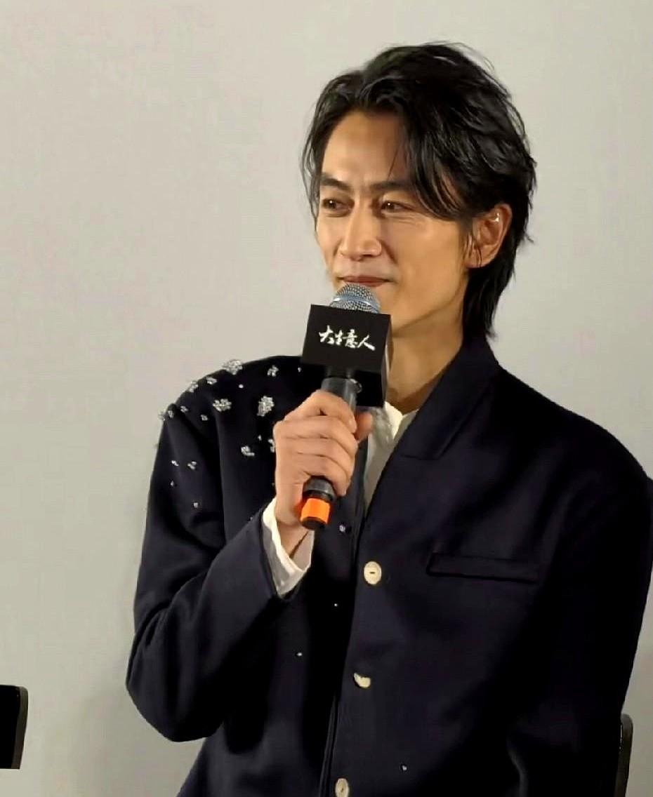 我的天啊，陈晓现身电视剧宣传，人瘦得脱相

陈晓宣传新剧时瘦脱相，有人猜测是离婚