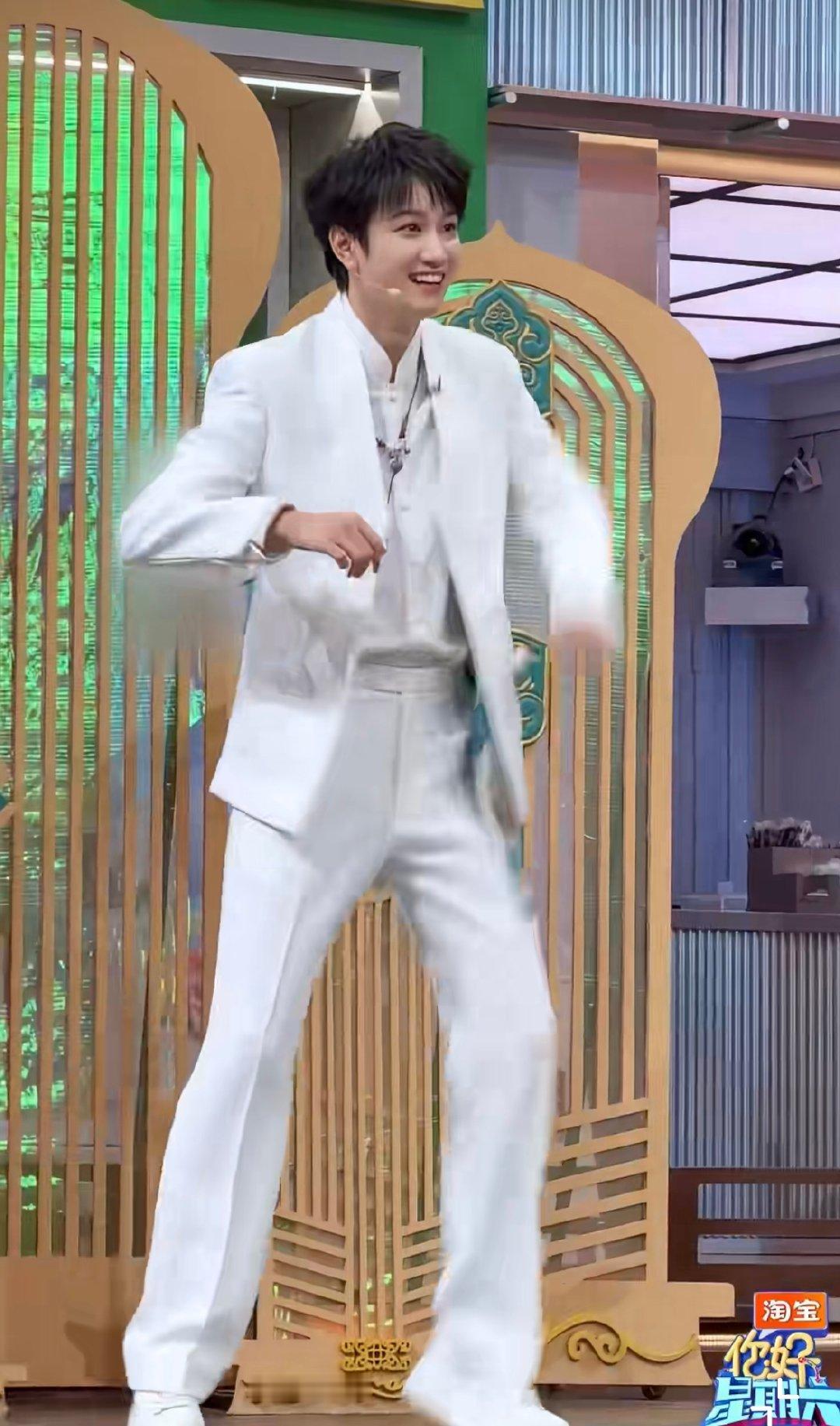 敖子逸跳了青春修炼手册 经典曲目遇上宝藏少年！元气演绎《青春修炼手册》，搭配另外