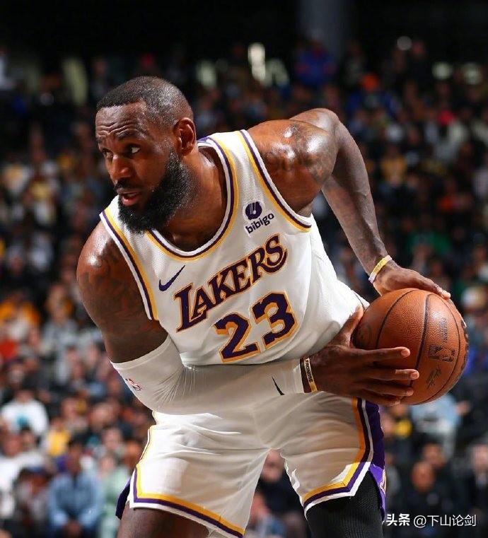 NBA：詹姆斯再创记录——出场时间历史第一。

40岁老汉又破新纪录！詹姆斯职业