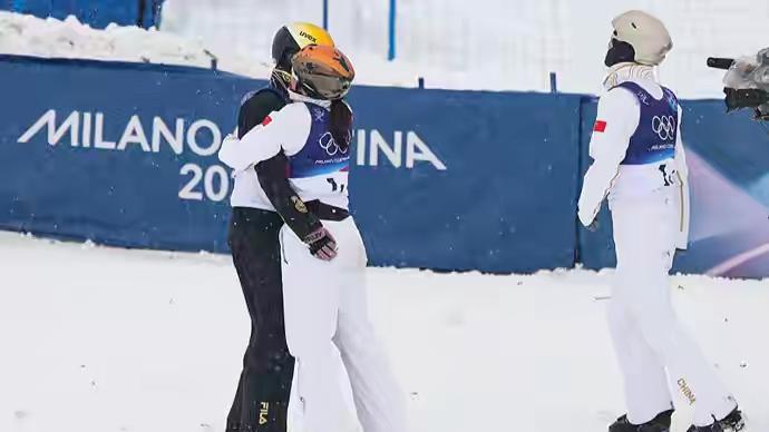 米兰冬奥｜无缘混合团体金牌，拥有男女冠军的中国空中技巧队为何翻了船
      