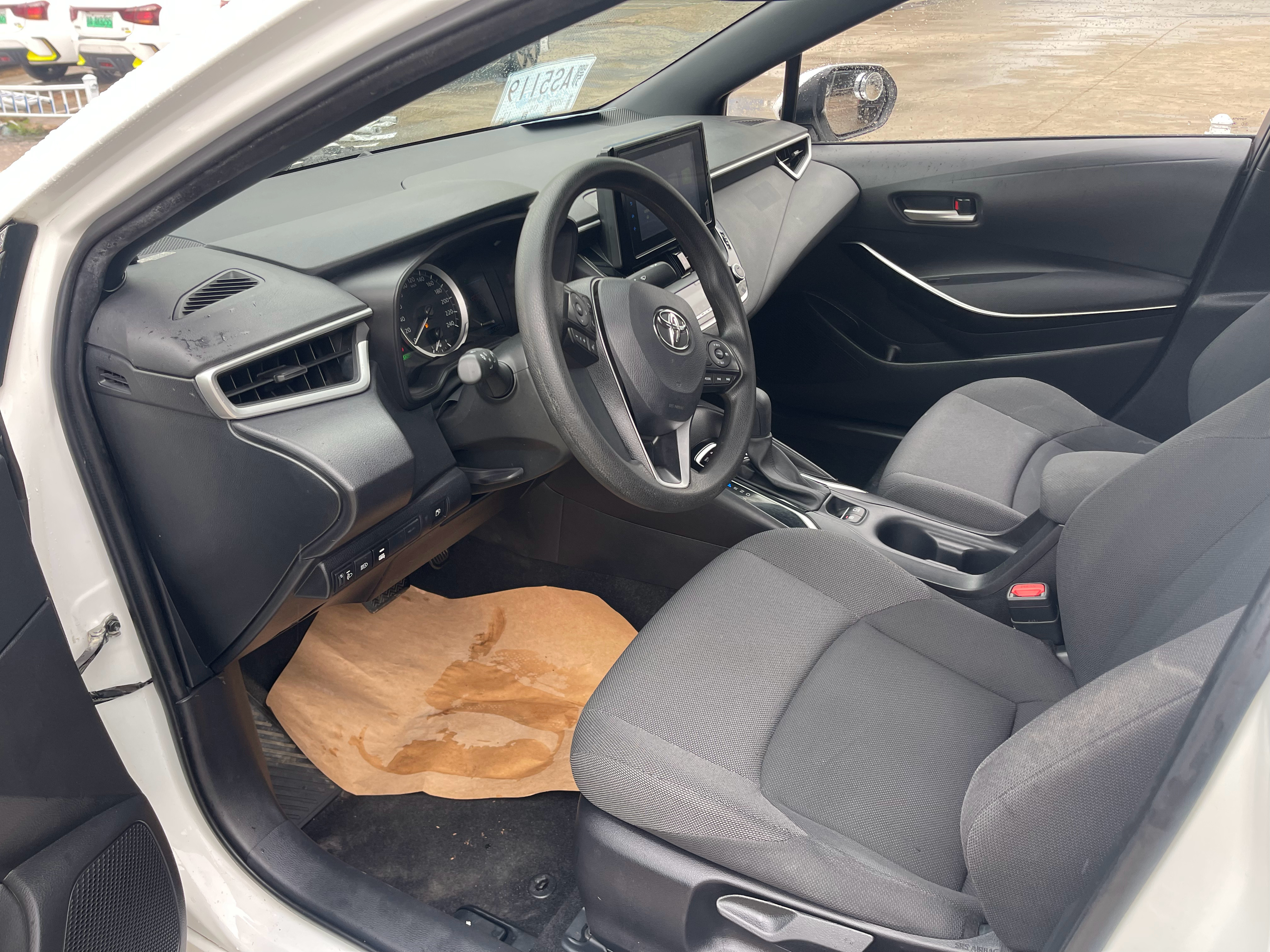 2023款雷凌双擎1.8L领先版2023年3月上牌，丰田1.8L双擎混动，E-C