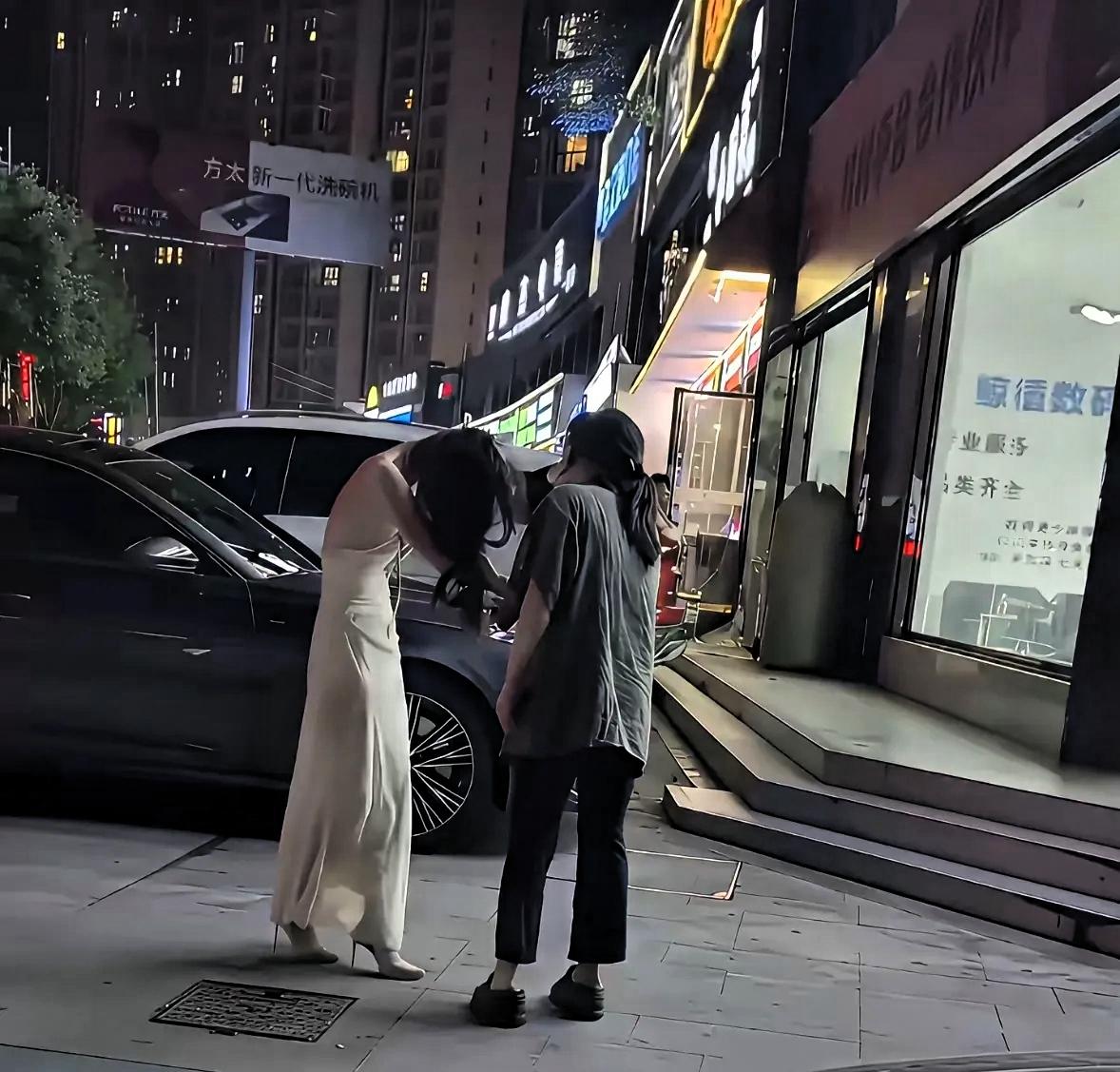 比挨打更惨的，是打完以后。

身体上的伤痕总有痊愈的一天，可网络舆论带来的困扰，