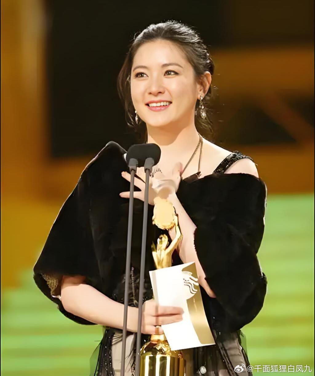 朴赞郁电影的女主，都拿了影后李英爱《亲切的金子》青龙影后、百想影后金敏喜 《小姐