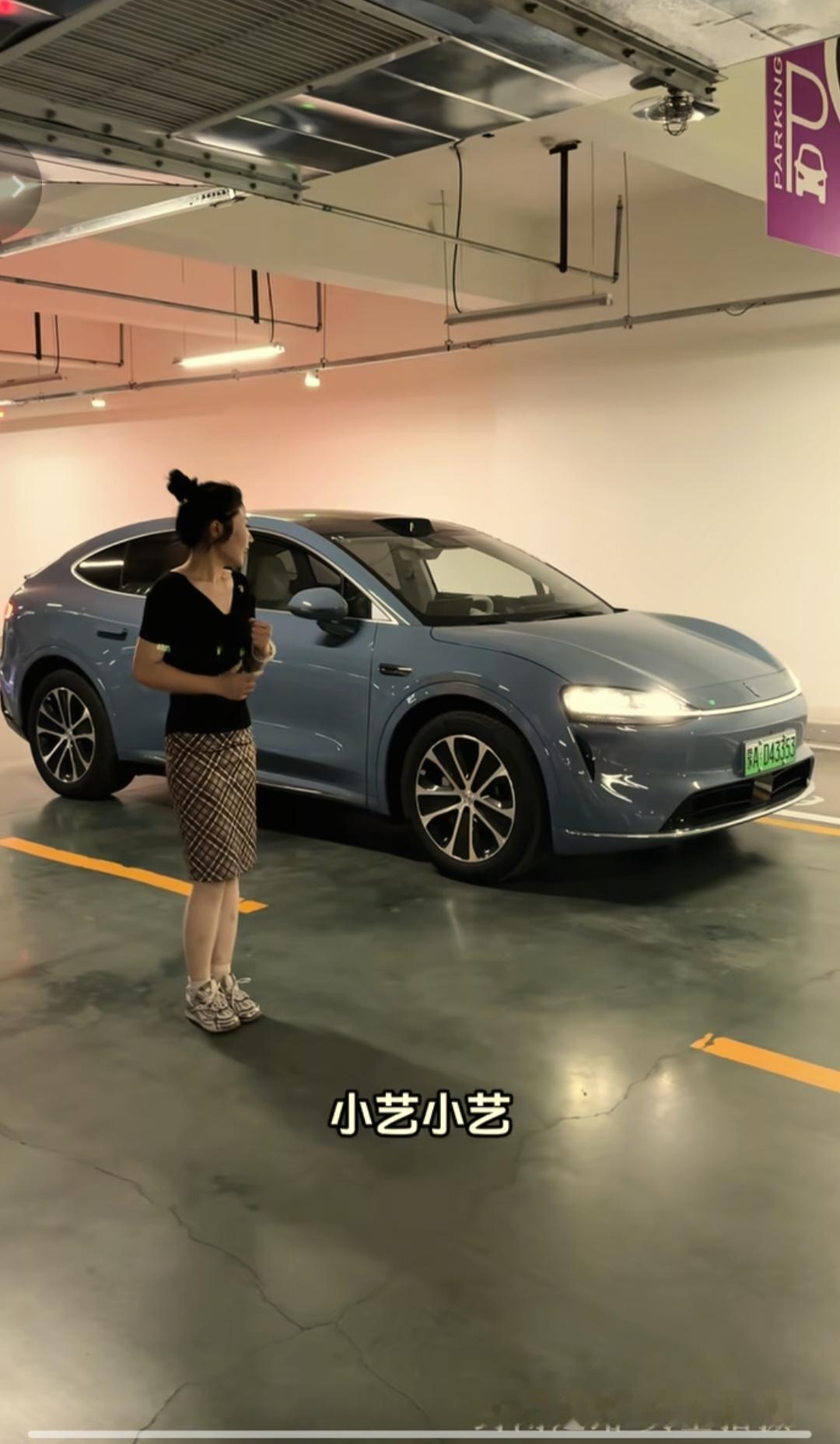 智界R7为什么能被余承东团队再次带火？我从一个女销售员分享的视频中明白了一个道理