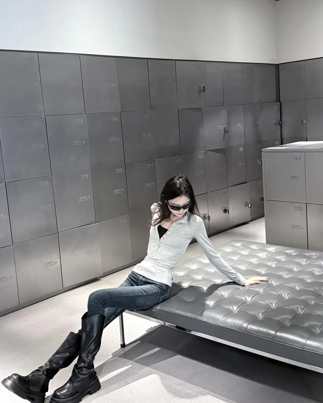 瘦下来是为了活得更好，
不是为了活着都没意思，
控制饮食一个月，瘦了15斤。
