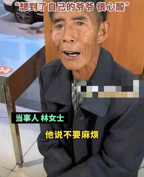 四川西昌，一女子在饭店吃饭时，偶遇一位爷爷带着三个孙子进店吃饭，可这位爷爷犹豫了