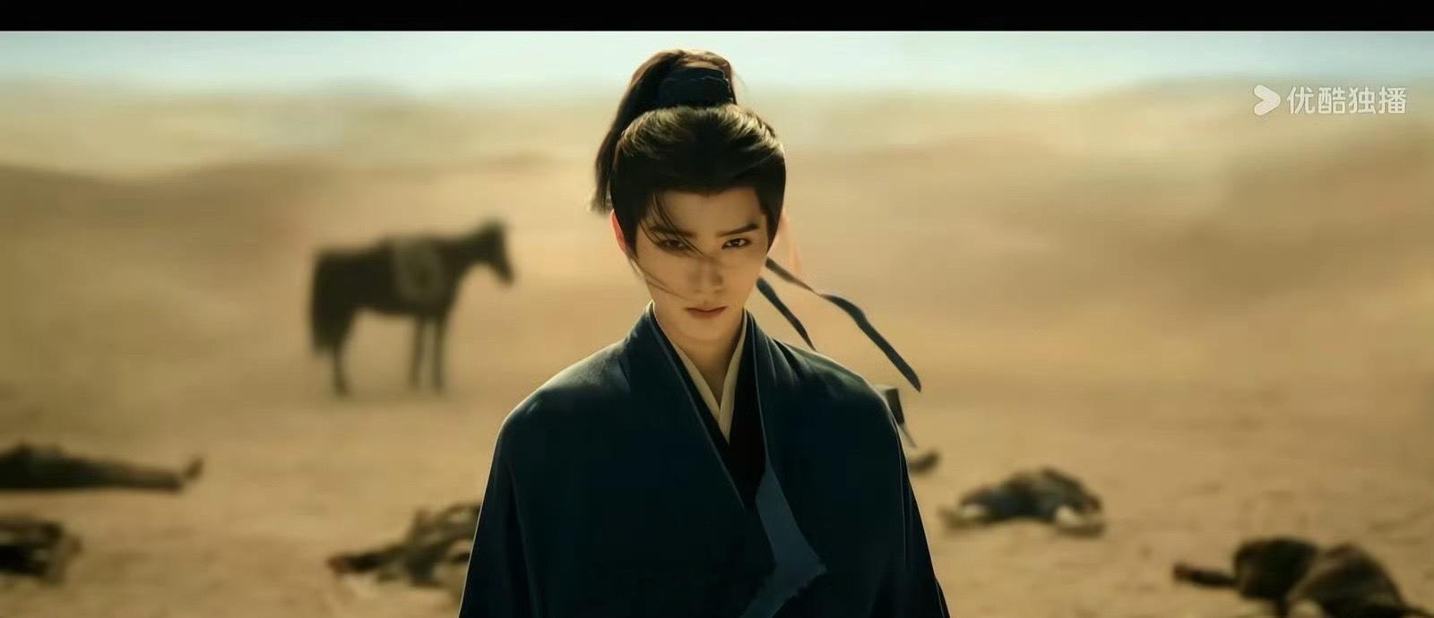 周翊然 耳钉男我败了 单边耳钉的权威有多强？强到落水镜头都能看出杂志封面的质感。