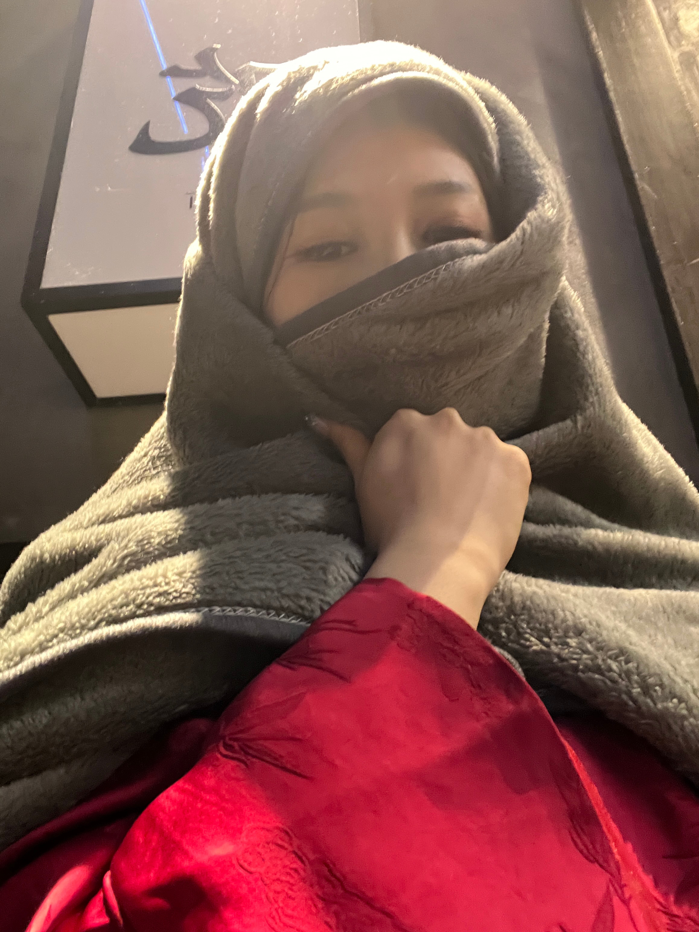 嗓子疼+水泥封鼻+腿酸疼腿软+疯狂打喷嚏 +疯狂流汗+舌头烫+发烧两天40+大姨