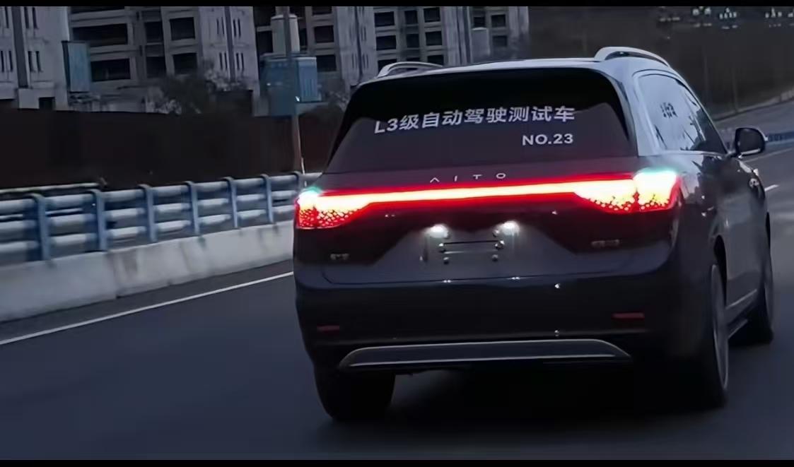 问界M9的智能化，到底领先在哪里？
很多人问，问界M9凭什么卖这么好？体验了一圈