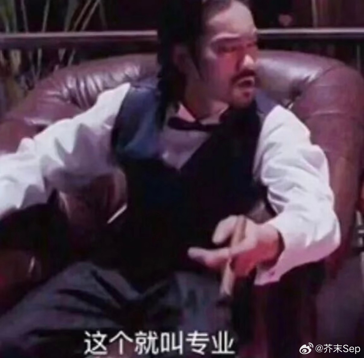 当我用AI给小时候的自己做头像以前做一张有设计感的头像，可能要先研究半天软件，现