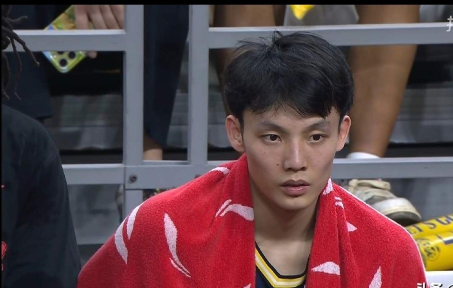 建议辽篮俱乐部小刘总，今夏报价徐杰。广东宏远男篮朱芳雨都敢报价张镇麟，咱们也报价