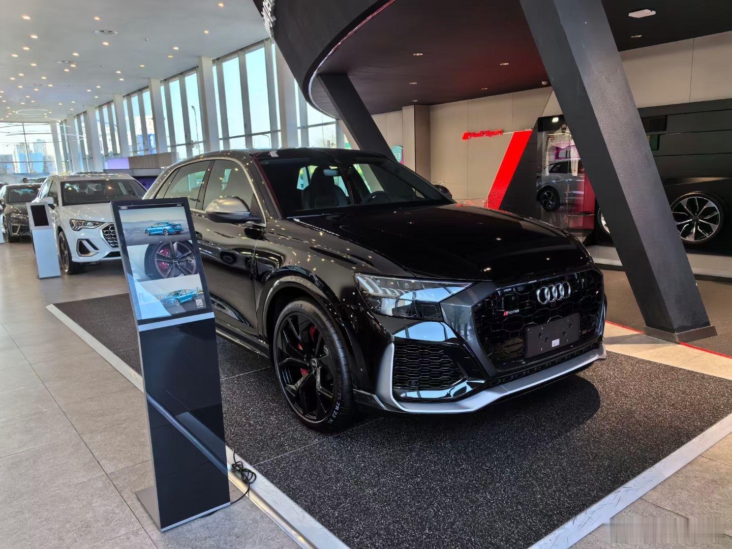 4.0T大V8黑车黑内RSQ8有优惠 可以免豪车税 ​​​