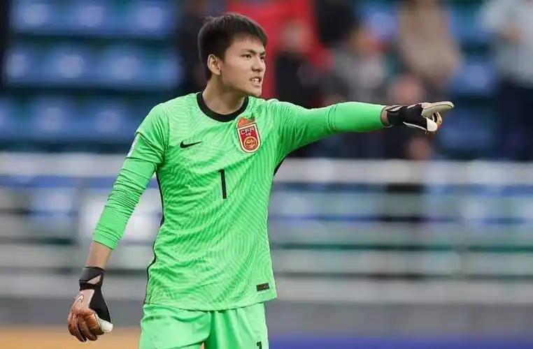 U23国足首进亚洲杯4强2004年亚洲杯，中国男足在主场遭遇黑哨，决赛惜败日本，