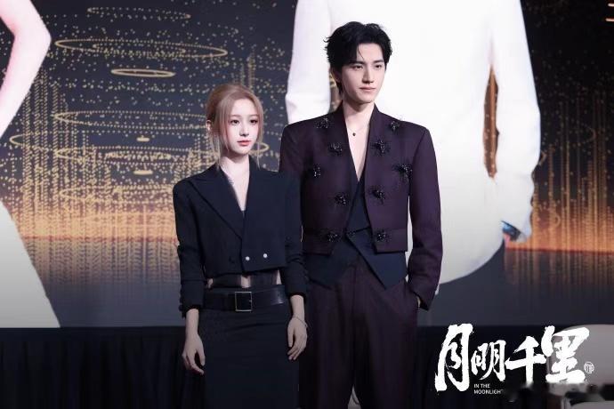 包上恩王弘毅月明千里取得发行许可证 包上恩王弘毅》月明千里》取得发行许可证，恭喜