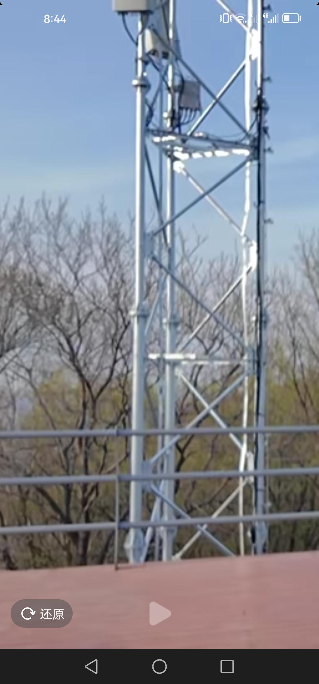 吉林市东大旺山信号塔安装完毕，此前游客吐槽信号不佳的问题迅速得到解决，可谓主打一