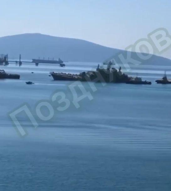 乌克兰自杀无人艇袭击俄罗斯港口城市新罗西斯克不仅仅重创了“奥列涅戈尔斯基·戈尔尼