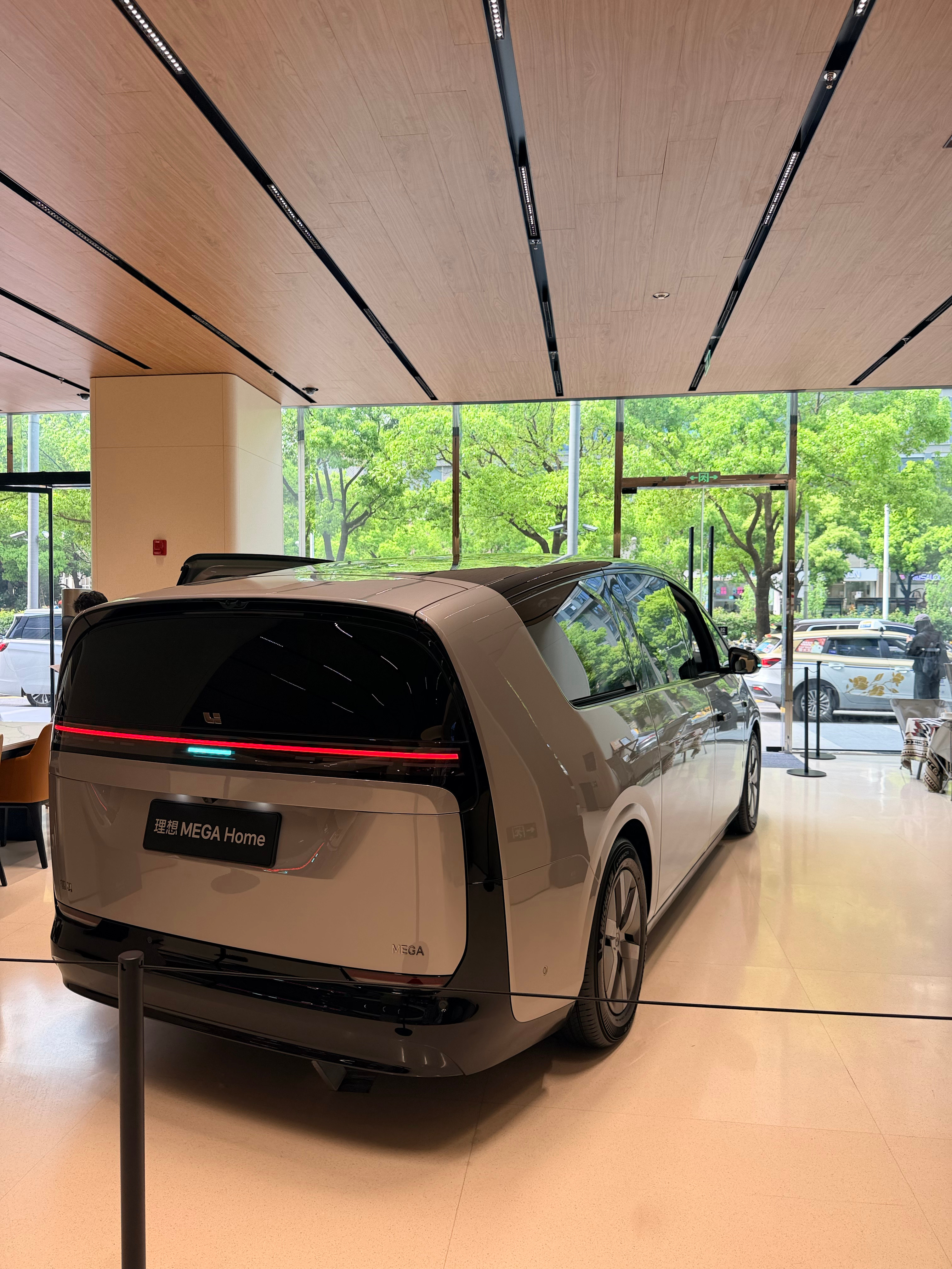 先来理想试驾一下 