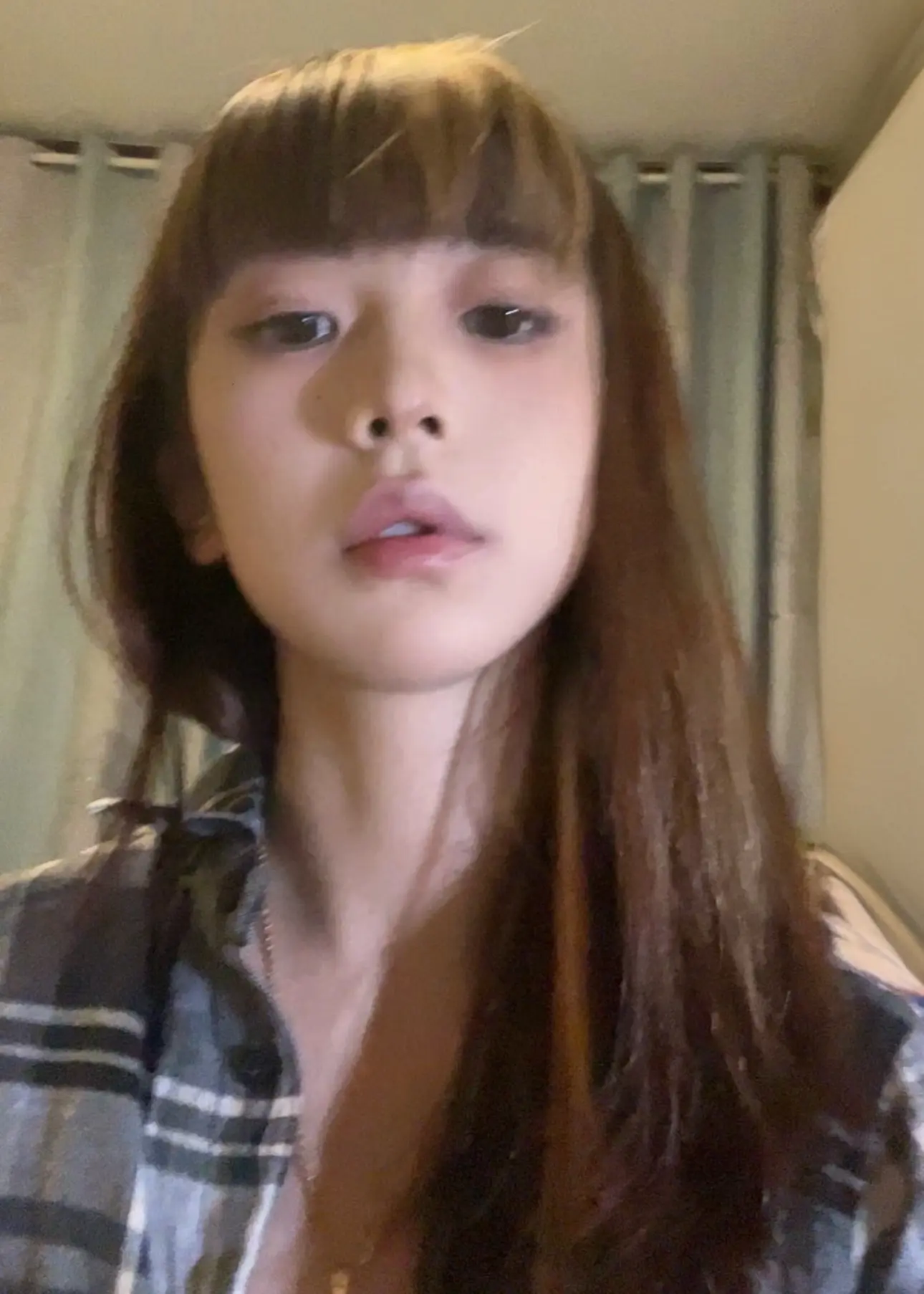 黄毛Y头。病病的