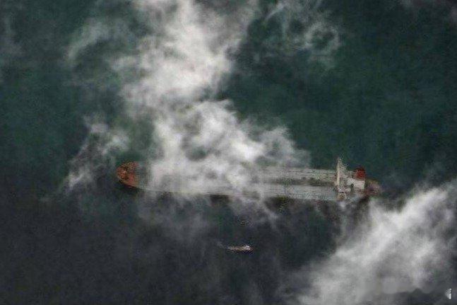 凤凰新闻【追捕3天，第3艘油轮仍未得手，特朗普怒宣：被扣油轮船和油都归美】12月