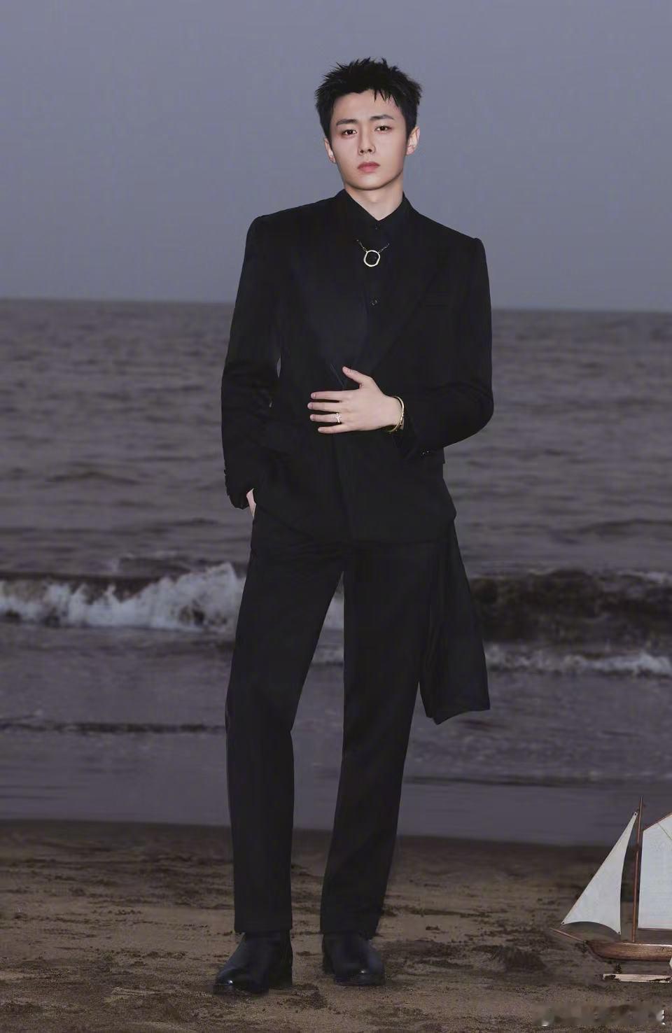 翟子路尖叫之夜第一个出图的艺人 谁被翟子路的颜值回春杀到了！瘦身成功后穿黑白西装