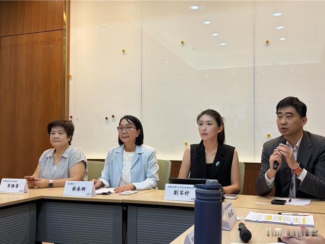 20260617民众党立委蔡春绸、台中市西屯区市议员参选人刘芩妤17日召开「别让