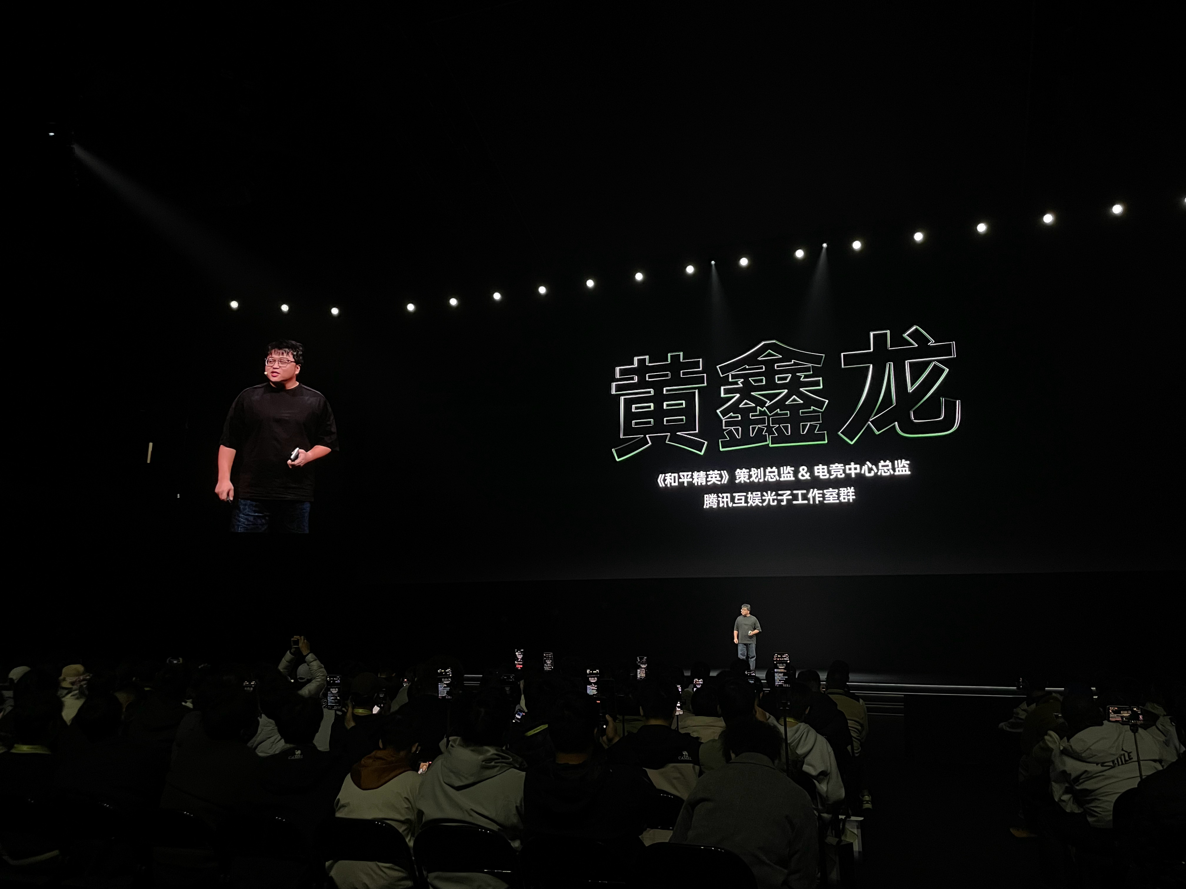 《和平精英》总监黄鑫龙老师今天也来到了现场，跟大家分享了一下165Hz对竞技体验