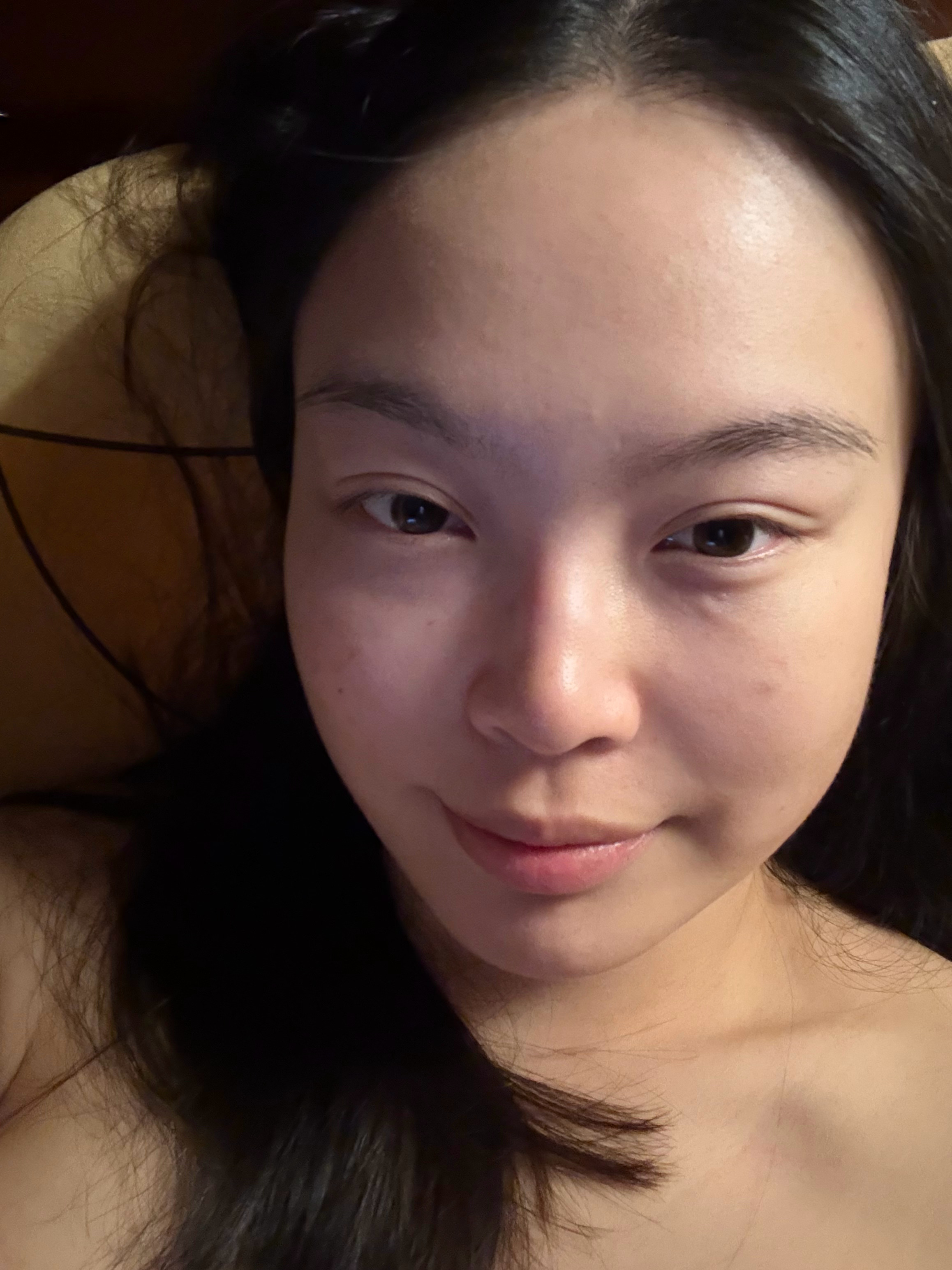 还行。右眼下这个点看会不会平整 